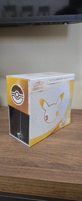 Pokémon - 1 Booster box - ETB 30th Pokemon ITA, Hobby & Loisirs créatifs