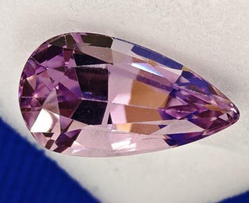 Roze, Paars Kunziet - 16.93 ct - nternational Colored