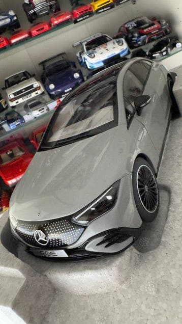 NZG 1:18 - Modelauto - Mercedes-Benz EQE (V295) - Het jaar, Nieuw