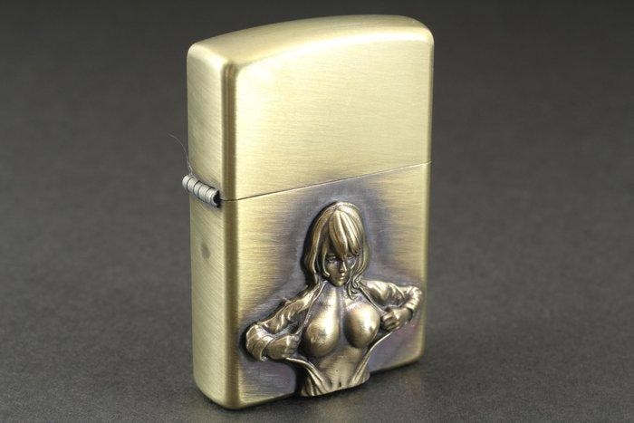Zippo - Sexy Girl Emblem - Zakaansteker - metaal, Verzamelen, Rookartikelen, Aanstekers en Luciferdoosjes
