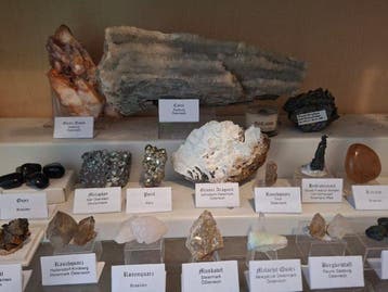 Collection de minéraux comptant plus de 25 pièces.- 2000 g