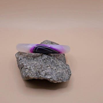 Jonc en agate à bandes naturelles, blanc et violet vif.-