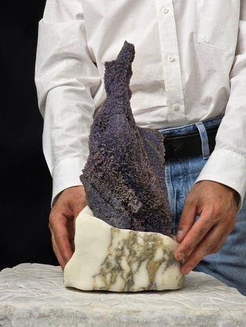 Grape Agate sur socle en marbre Carrara Calacatta Groupe de