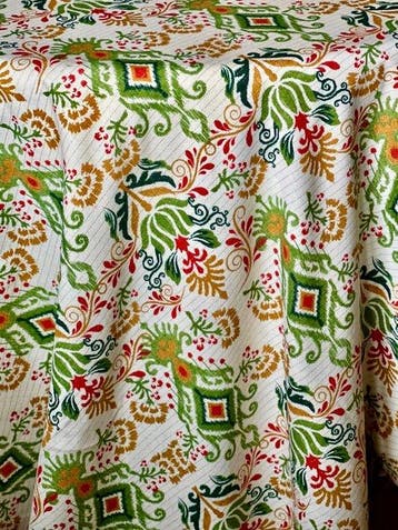 Tafelkleed met een ikat-stijl patroon voor grote tafels. -