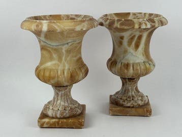 Vase balustre (2) - Albâtre - Une paire de vases du Louvre
