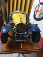 Pocher 1:8 - Modelauto - Alfa Romeo Spider 8C 2300 Grand