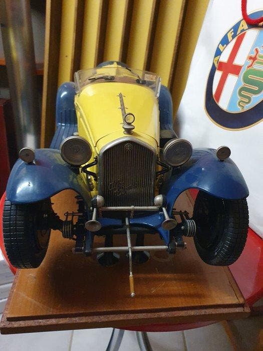 Pocher 1:8 - Modelauto - Alfa Romeo Spider 8C 2300 Grand, Hobby & Loisirs créatifs, Voitures miniatures | 1:5 à 1:12