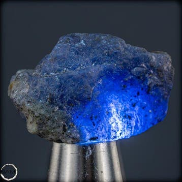 Natuurlijke, zeldzamere tanzaniet-ruw kristal – intens blauw