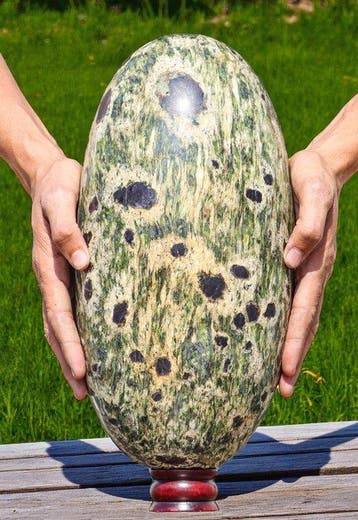 KAMR GEM | 15,6 kg Rubis naturel et fuchsite Lingam en
