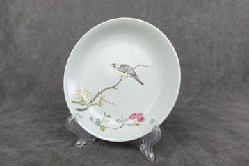 Chinees Famille Rose bord met vogels en bloemmotieven -