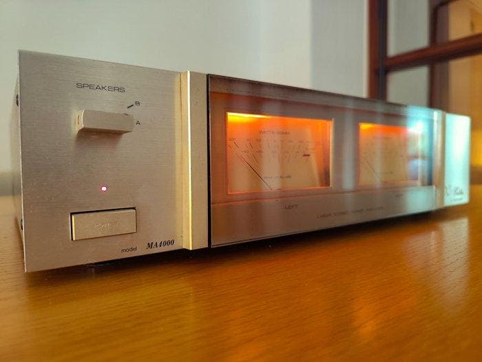 Benytone - X-calibre MA4000 Solid state eindversterker, Audio, Tv en Foto, Radio's