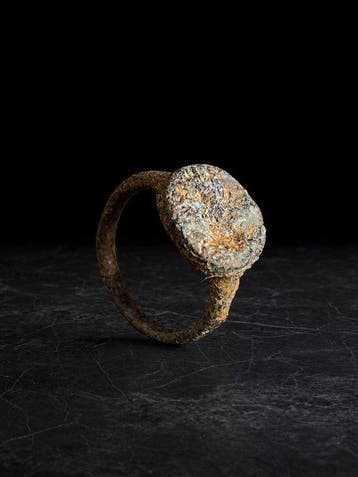 Oud-Romeins, Keizerrijk Brons Ring met grote ovale zetting,, Antiek en Kunst