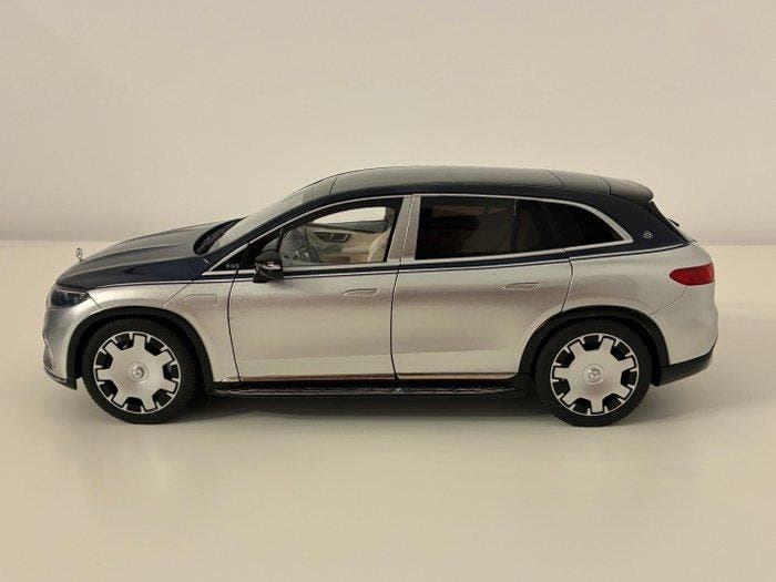 Mercedes Benz Dealer Edition 1:18 - Modelauto - Mercedes, Hobby & Loisirs créatifs, Voitures miniatures | 1:5 à 1:12