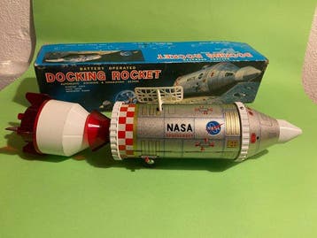 Daiya - Blikken speelgoed - Battery Operated Docking Rocket
