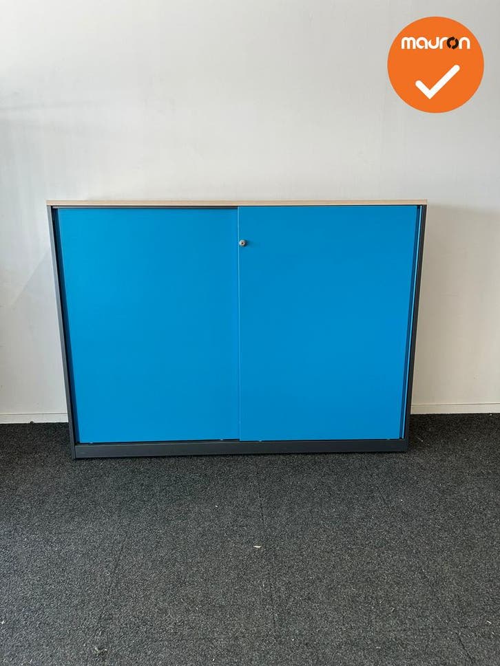 Schuifdeurkast - 120x160x45cm - Zwart met Blauwe roldeuren -, Articles professionnels, Aménagement de Bureau & Magasin | Mobilier de bureau & Aménagement