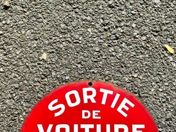 Sortie de Voiture / Défense de Stationner - Plaque - Émail