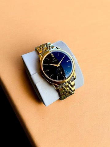 Omega - Jumbo - Black Dial - Visible Caseback - Sans prix de