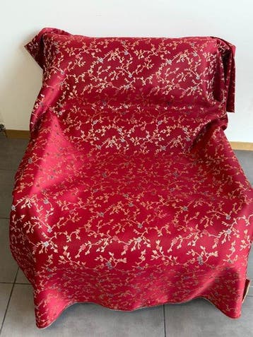 Exclusif GCFabrics – Tissu jacquard florale Bordeaux rubis –