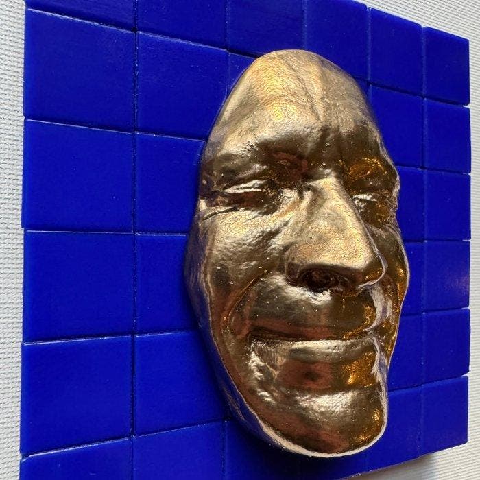 gregos - Golden smile on blue tiles, Antiquités & Art, Art | Objets design