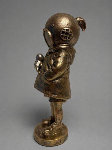 sculptuur, Meisje met duikhelm - 21 cm - Hars