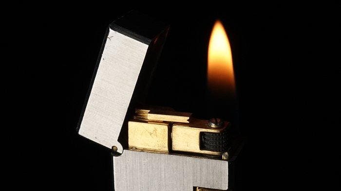 Dunill - Two-Tone Hairline Finish Pattern Rollagas Lighter -, Collections, Articles de fumeurs, Briquets & Boîtes d'allumettes