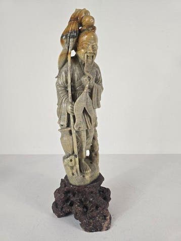 Imposant beeld lachende wijze visser - Speksteen - China -