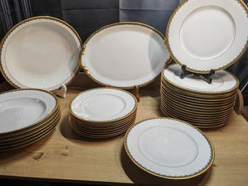 P.P. Limoges - Tafelservies voor 12 (33) - Porselein