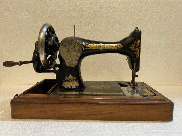 Singer 28k (1909) Naaimachine - IJzer, Hout, gietijzer, Antiek en Kunst, Kunst | Designobjecten