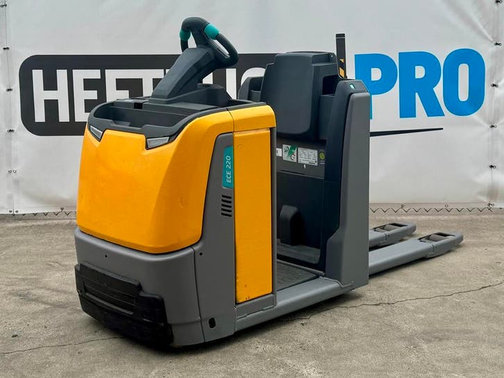 Jungheinrich ECE220 (2018) palletwagen orderpicktruck +VIDEO, Zakelijke goederen, Machines en Bouw | Heftrucks en Intern transport