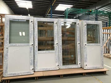 PVC deur 110x210 half glas HR++ 3-punt haakslot  IN STOCK., Ophalen of Verzenden, Buitendeur