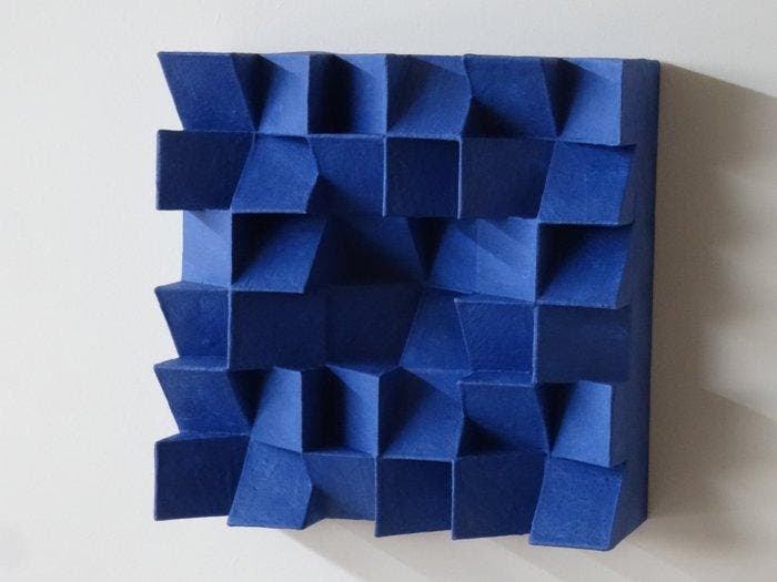 Hans Meeuwsen - Reliëf, 2026 - 44 Indisch blauw porseleinen, Antiek en Kunst, Kunst | Designobjecten