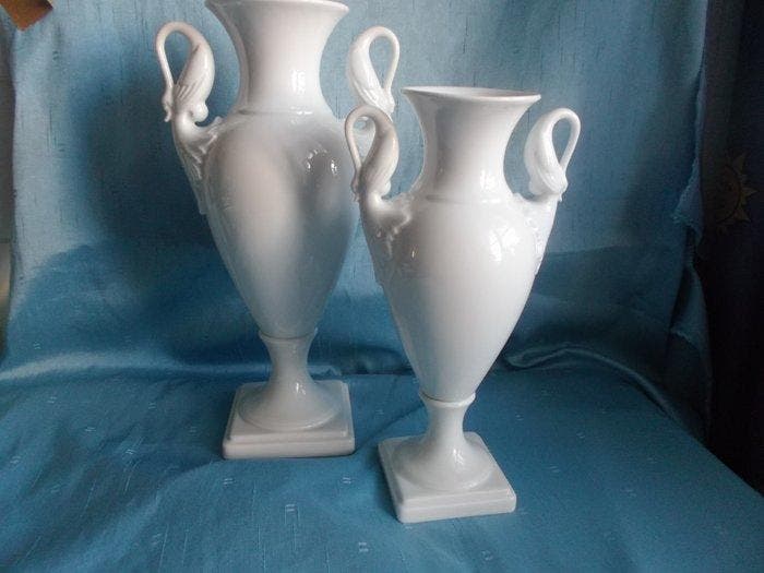 Kaiser Porzellan - Vaas (2) - zwaanenhals - Porselein -, Antiek en Kunst, Antiek | Glaswerk en Kristal