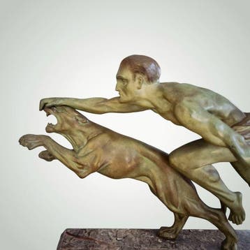 L. Valderi - Sculpture, Homme et Panthère - 47 cm - Metal,, Antiquités & Art