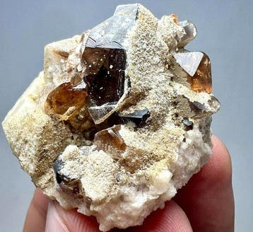 Topaas Kristalcluster - Hoogte: 55 mm - Breedte: 41 mm- 69.4, Verzamelen, Mineralen en Fossielen