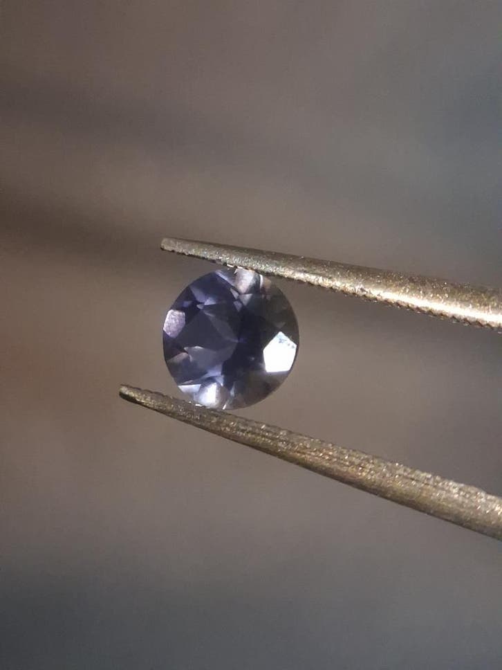 Natural Iolite - 0.418 ct - round - unheated - bluish violet, Bijoux, Sacs & Beauté, Accessoires Autre, Envoi