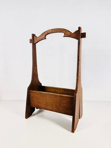 Mand - Eiken mand met hoge handvatten en sculpturaal