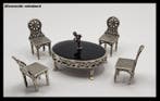 Zilveren miniatuur tafeltje met een bloemenvaas en vier, Antiek en Kunst