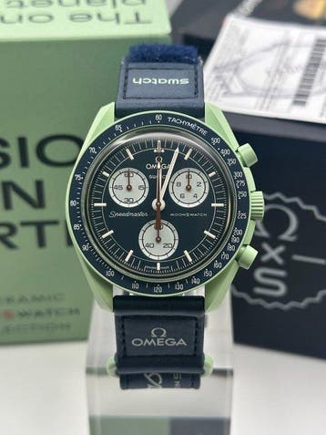 Omega x Swatch - MoonSwatch - Mission on Earth - Sans prix, Handtassen en Accessoires, Horloges | Heren, Nieuw