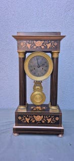 Portico klok - kolom pendule Mazard à Angoulême - hout en