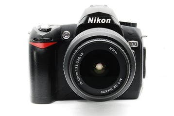 Nikon D70 + DX VR AF-S NIKKOR 18-55mm F3.5-5.6G  CF Card, Nieuw
