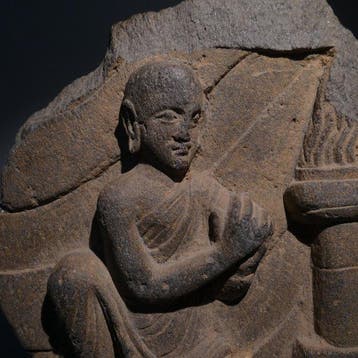 Gandhara Schist Relief van een boeddhistische monnik. 20,5