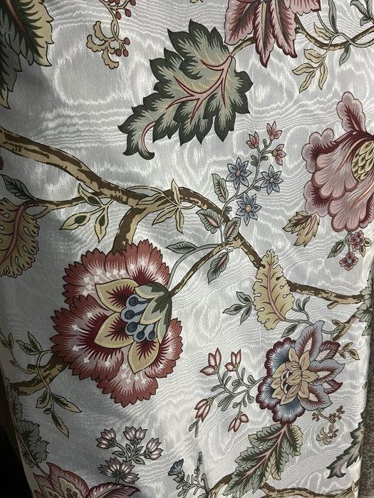 Vloeiendheid in botanische natuurlijkheid - Textiel - 600 cm, Antiek en Kunst, Antiek | Tapijten, Tafelkleden en Textiel