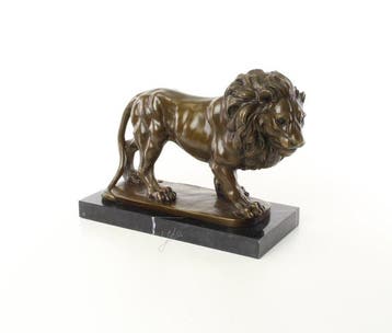 Sculpture, Beautiful Massive Handcrafted Bronze Lion –