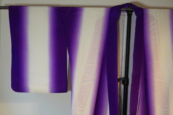 Kimono – élégant dégradé violet et blanc, robe, Antiquités & Art, Antiquités | Autres Antiquités