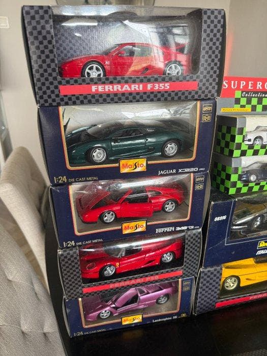 Maisto, Revell 1:18 - Model raceauto (25) - Ferrari, Hobby & Loisirs créatifs, Voitures miniatures | 1:5 à 1:12