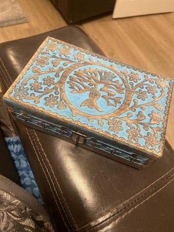 Hand Carved Mango Wood Jewellery Box – Blue Tree of Life, Antiek en Kunst