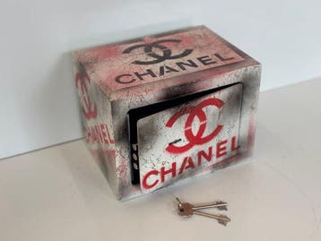 Rob VanMore - Chanel Vault, Antiek en Kunst