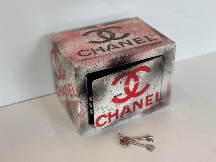 Rob VanMore - Chanel Vault, Antiek en Kunst, Kunst | Designobjecten