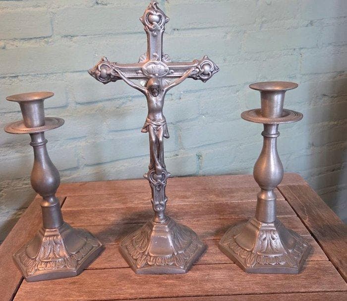 Crucifix (3) - Tin - 1970-1980 - Bijpassende Kandelaars, Antiek en Kunst, Antiek | Boeken en Manuscripten