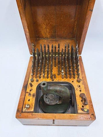 Horlogemakers gereedschap Antiek